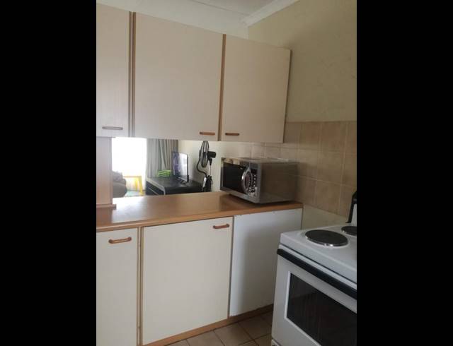 2 BEDROOM PROPERTY TO RENT IN WILLOW PARK MANOR